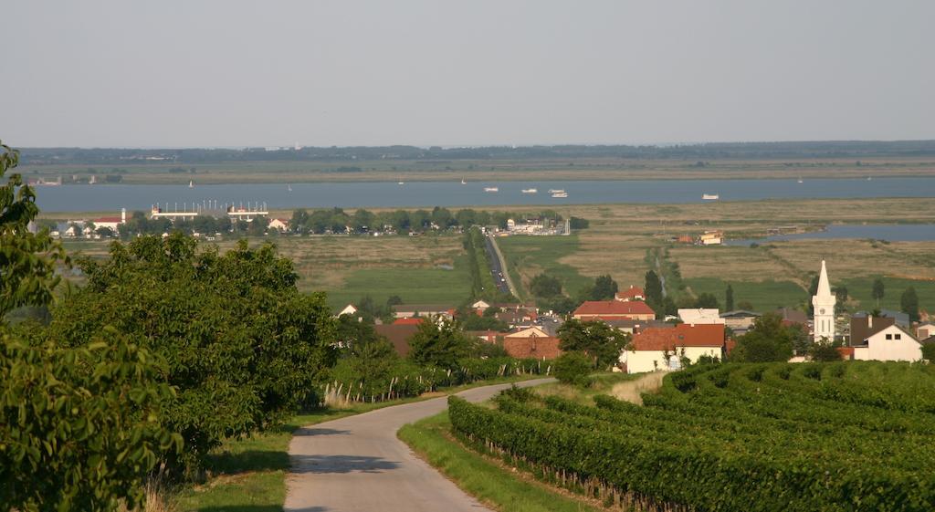 Das Mittelpunkt Mörbisch am See Exteriér fotografie